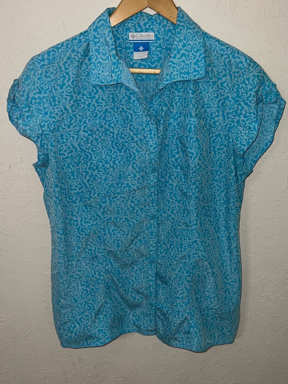 Columbia short-sleeve Button Down shirt blue and light-blue swirl pattern Size L